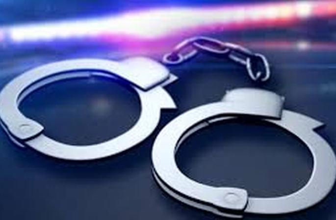 A man who pretending to be a relative of Amit Shah | केंद्रीय गृहमंत्री अमित शहांचा नातेवाईक असल्याची बतावणी क रून तक्रार करणारा तोतया अटकेत A man who pretending to be a relative of Amit Shah | केंद्रीय गृहमंत्री अमित शहांचा नातेवाईक असल्याची बतावणी क रून तक्रार करणारा तोतया अटकेत