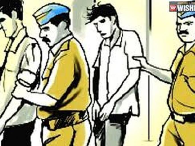 Five men arrested for allegedly vandilised vehicles | वाहनांवर दगडफेक करून तोडफोड करणाऱ्या पाच जणांना अटक Five men arrested for allegedly vandilised vehicles | वाहनांवर दगडफेक करून तोडफोड करणाऱ्या पाच जणांना अटक