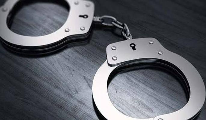 sexual expoloitation of minor girl, acused arested | अल्पवयीन मुलीवर अत्याचार करणारा अटकेत sexual expoloitation of minor girl, acused arested | अल्पवयीन मुलीवर अत्याचार करणारा अटकेत