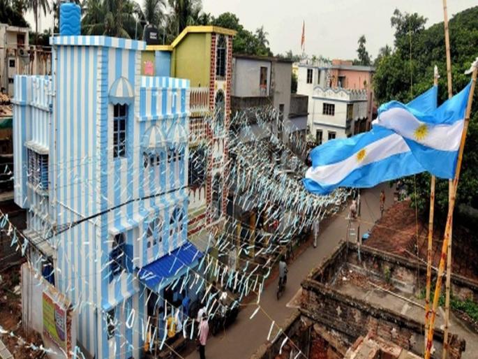 FIFA Football World Cup 2018: fan paint his house in Argentina's colour | FIFA Football World Cup 2018 : ‘त्याचे’ घर बनले अर्जेटिनामय! FIFA Football World Cup 2018: fan paint his house in Argentina's colour | FIFA Football World Cup 2018 : ‘त्याचे’ घर बनले अर्जेटिनामय!