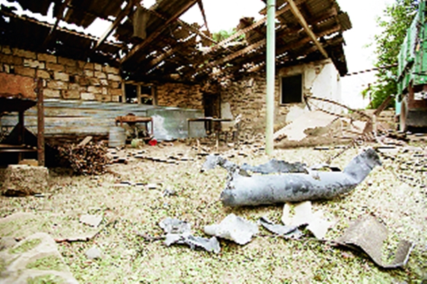 War in Armenia-Azerbaijan, great loss of life on both sides | आर्मिनिया-अजरबैजानमध्ये युद्ध, दोन्ही बाजूंची मोठी जीवितहानी War in Armenia-Azerbaijan, great loss of life on both sides | आर्मिनिया-अजरबैजानमध्ये युद्ध, दोन्ही बाजूंची मोठी जीवितहानी