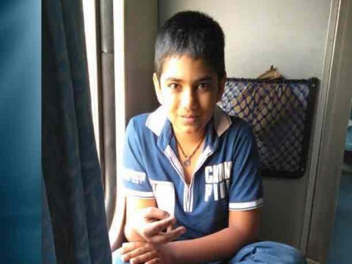 13 year son death due to fall down of train | मामाच्या गावाला जाताना रेल्वेतून पडून १३ वर्षीय मुलाचा मृत्यू 13 year son death due to fall down of train | मामाच्या गावाला जाताना रेल्वेतून पडून १३ वर्षीय मुलाचा मृत्यू