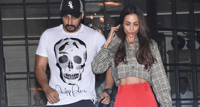 arjun kapoor visit malaika arora parents home wedding date to be finalised soon | SEE PICS : सुरु झाली अर्जुन व मलायकाच्या लग्नाची तयारी, हा घ्या पुरावा arjun kapoor visit malaika arora parents home wedding date to be finalised soon | SEE PICS : सुरु झाली अर्जुन व मलायकाच्या लग्नाची तयारी, हा घ्या पुरावा