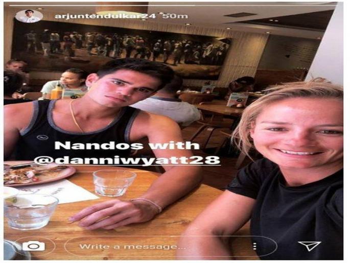 Arjun Tendulkar Spotted With English Cricketer Danielle | कोहलीला प्रपोज करणारी 'ती' दिसली अर्जुन तेंडुलकरसोबत