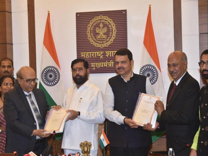 Maratha Reservation: Report of the survey to check the backwardness of the Maratha community handed over to the Chief Minister | Maratha Reservation: मराठा समाजाचे मागासलेपण तपासण्यासाठीच्या सर्वेक्षणाचा अहवाल मुख्यमंत्र्यांना सुपूर्द Maratha Reservation: Report of the survey to check the backwardness of the Maratha community handed over to the Chief Minister | Maratha Reservation: मराठा समाजाचे मागासलेपण तपासण्यासाठीच्या सर्वेक्षणाचा अहवाल मुख्यमंत्र्यांना सुपूर्द