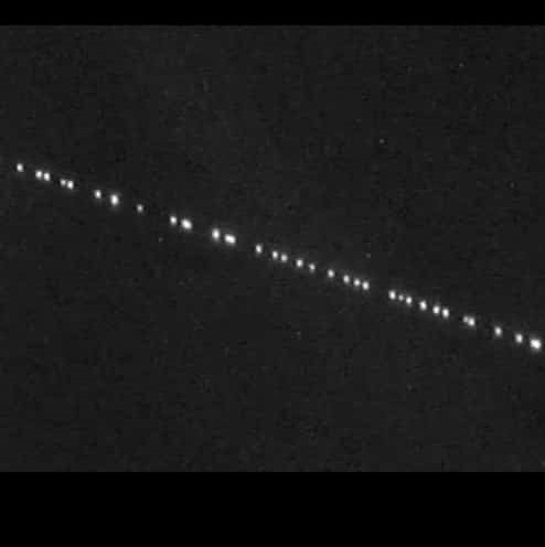 Akolekar experienced a row of luminous Star Link satellites | अकोलेकरांनी अनुभवली स्टार लिंक सॅटेलाईटची प्रकाशमय रांग Akolekar experienced a row of luminous Star Link satellites | अकोलेकरांनी अनुभवली स्टार लिंक सॅटेलाईटची प्रकाशमय रांग