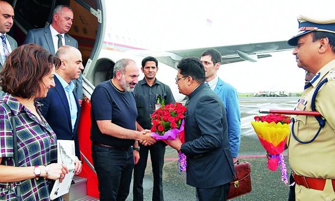 Armenia Prime Minister fascinated by the progress of Nagpur | नागपूरच्या प्रगतीने अर्मेनियाचे पंतप्रधान प्रभावित Armenia Prime Minister fascinated by the progress of Nagpur | नागपूरच्या प्रगतीने अर्मेनियाचे पंतप्रधान प्रभावित