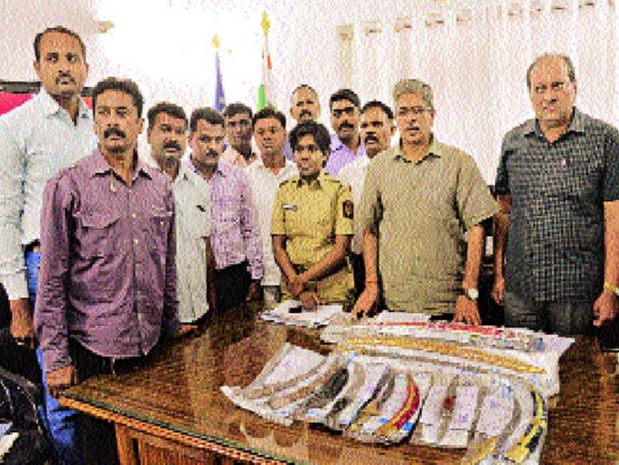 In the city the arms seized from the crime branch consecutive day | शहरात दुसऱ्या दिवशीही गुन्हे शाखेकडून शस्त्रे जप्त In the city the arms seized from the crime branch consecutive day | शहरात दुसऱ्या दिवशीही गुन्हे शाखेकडून शस्त्रे जप्त