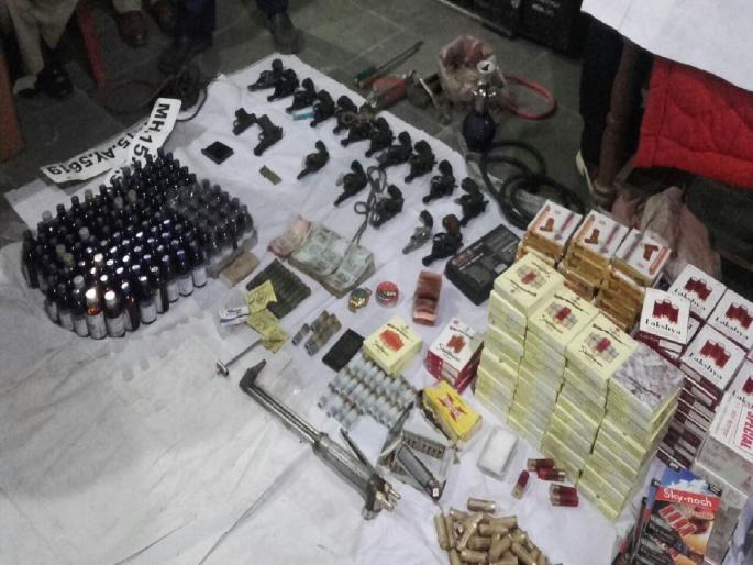 Nashik Weapon Case: Due to the drunkenness of the cops, it was also aimed at robbing the diamond shop of Pasha Police, Surat's Diamond Shop | नाशिक शस्त्रसाठा प्रकरण : कफसीरपच्या नशेमुळे पाशा पोलिसांच्या जाळ्यात Nashik Weapon Case: Due to the drunkenness of the cops, it was also aimed at robbing the diamond shop of Pasha Police, Surat's Diamond Shop | नाशिक शस्त्रसाठा प्रकरण : कफसीरपच्या नशेमुळे पाशा पोलिसांच्या जाळ्यात