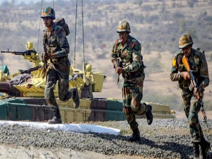 Indian Army and Air Force to carry out joint war games in Arunachal Pradesh along China border | है तय्यार हम! चीनच्या सीमेवर हवाई दल, लष्कर पहिल्यांदाच करणार युद्धाभ्यास Indian Army and Air Force to carry out joint war games in Arunachal Pradesh along China border | है तय्यार हम! चीनच्या सीमेवर हवाई दल, लष्कर पहिल्यांदाच करणार युद्धाभ्यास