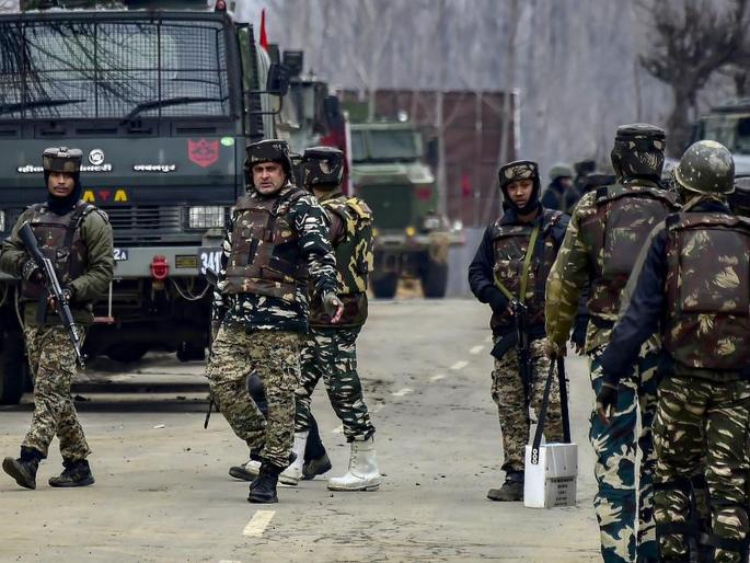 Tension in the valley due to armed police | सशस्त्र पोलिसांमुळे खोऱ्यात तणाव; काश्मिरात मोठी कारवाई होण्याची चर्चा