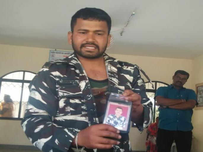 Pune, Baramati news | संतापजनक! दहशतवादी हल्लातील शहिदांच्या शोकसभेसाठी परवानगी मागण्यास गेलेल्या जवानास मारहाण Pune, Baramati news | संतापजनक! दहशतवादी हल्लातील शहिदांच्या शोकसभेसाठी परवानगी मागण्यास गेलेल्या जवानास मारहाण