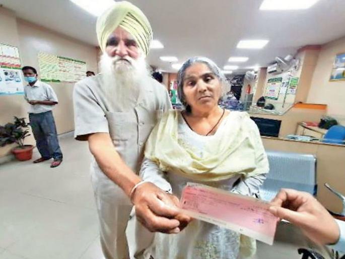 Coronavirus retired army officer donates 15 lakhs rupees of pension and gratuity to pm relief fund kkg | CoronaVirus: 'देशाचे पैसे देशालाच देतोय'; निवृत्त लष्करी अधिकाऱ्याकडून ग्रॅच्युटी, पेन्शनचे १५ लाख दान Coronavirus retired army officer donates 15 lakhs rupees of pension and gratuity to pm relief fund kkg | CoronaVirus: 'देशाचे पैसे देशालाच देतोय'; निवृत्त लष्करी अधिकाऱ्याकडून ग्रॅच्युटी, पेन्शनचे १५ लाख दान