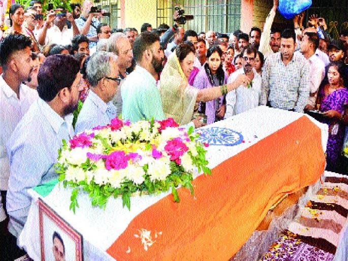 Prasad Mahadik merged in infinity | प्रसाद महाडिक अनंतात विलीन  Prasad Mahadik merged in infinity | प्रसाद महाडिक अनंतात विलीन