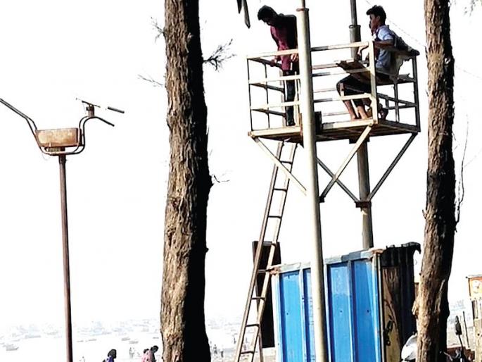 Lessons of survival squad in the Arnala beach | अर्नाळा समुद्रकिनाऱ्याकडे जीवरक्षक पथकाची पाठ Lessons of survival squad in the Arnala beach | अर्नाळा समुद्रकिनाऱ्याकडे जीवरक्षक पथकाची पाठ