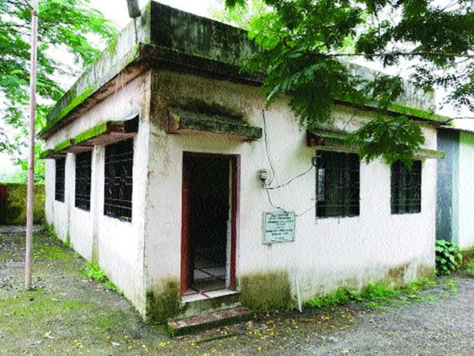 Canine in health center leakage before inauguration | आरोग्य केंद्रातील कॅन्टीनला उद्घाटनापूर्वीच गळती