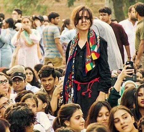 why students in Pakistan are protesting? | पाकिस्तानही तरुण विद्यार्थी का रस्त्यावर उतरलेत? why students in Pakistan are protesting? | पाकिस्तानही तरुण विद्यार्थी का रस्त्यावर उतरलेत?