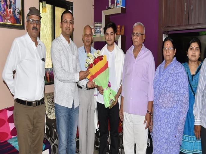 Prize of Rs 2.5 lakh for the dedication of 'Sanjeevani'; Troubleshooting the company's websites | ‘संजीवनी’च्या अर्पितला सव्वा दोन लाखाचे बक्षिस; कंपन्याच्या वेबसाईट्सचे केले दोष निवारण    Prize of Rs 2.5 lakh for the dedication of 'Sanjeevani'; Troubleshooting the company's websites | ‘संजीवनी’च्या अर्पितला सव्वा दोन लाखाचे बक्षिस; कंपन्याच्या वेबसाईट्सचे केले दोष निवारण