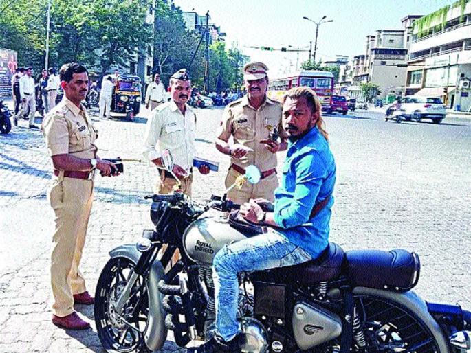 Action on unskilled motorists, 675 people will be affected | बेशिस्त वाहनचालकांवर कारवाई, ६७५ जणांवर उगारला बडगा Action on unskilled motorists, 675 people will be affected | बेशिस्त वाहनचालकांवर कारवाई, ६७५ जणांवर उगारला बडगा