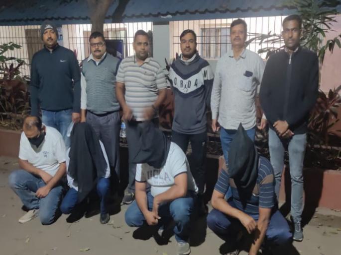 Four members of a gang involved in making crores of rupees fruad by making false documents; Action of Pune Rural Police | खोटे दस्तऐवज बनवून करोडोंचा गंडा घालणाऱ्या टोळीतील चौघे जेरबंद; पुणे ग्रामीण पोलिसांची कारवाई   Four members of a gang involved in making crores of rupees fruad by making false documents; Action of Pune Rural Police | खोटे दस्तऐवज बनवून करोडोंचा गंडा घालणाऱ्या टोळीतील चौघे जेरबंद; पुणे ग्रामीण पोलिसांची कारवाई