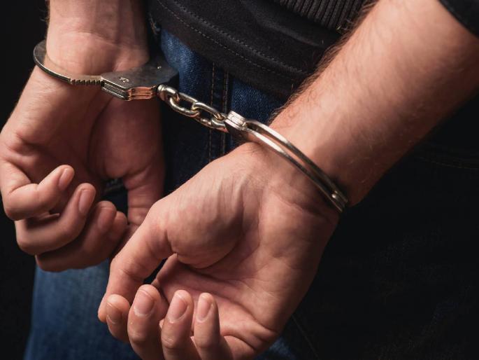 Cricket batting on World Cup match in Ulhasnagar, one arrested | उल्हासनगरात वर्ल्डकप सामन्यावर क्रिकेट बॅटिंग, एकाला अटक Cricket batting on World Cup match in Ulhasnagar, one arrested | उल्हासनगरात वर्ल्डकप सामन्यावर क्रिकेट बॅटिंग, एकाला अटक