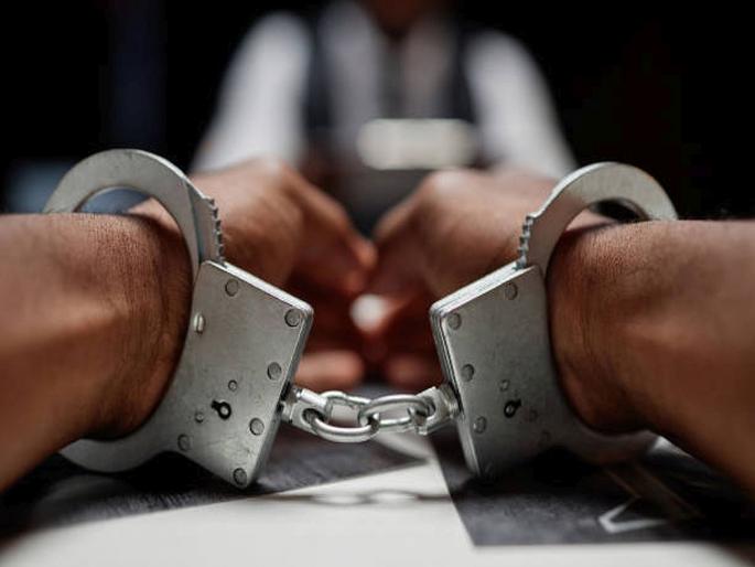 Two arrested for threatening to extort money by posing as CBI officers after nude video goes viral on Instagram | इन्स्टाग्रामवर मैत्री करून विवस्त्र व्हिडिओ व्हायरल केला, सीबीआय अधिकारी असल्याचे सांगत धमकी, खंडणी घेणाऱ्या दोघांना अटक Two arrested for threatening to extort money by posing as CBI officers after nude video goes viral on Instagram | इन्स्टाग्रामवर मैत्री करून विवस्त्र व्हिडिओ व्हायरल केला, सीबीआय अधिकारी असल्याचे सांगत धमकी, खंडणी घेणाऱ्या दोघांना अटक