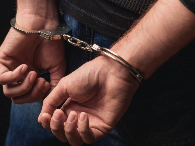 Forced mobile phone thief arrested in two hours; | जबरी मोबाईलचोरी करणाऱ्याला दोन तासात अटक; वाशी रेल्वे स्थानकातील घटना Forced mobile phone thief arrested in two hours; | जबरी मोबाईलचोरी करणाऱ्याला दोन तासात अटक; वाशी रेल्वे स्थानकातील घटना