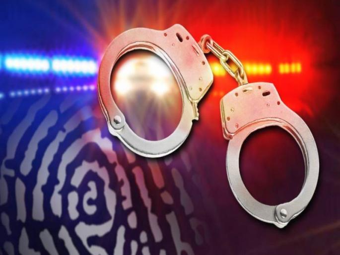 Homeowner conspires to robbery 4 lakhs 'Chandan' | मोलकरणीने घरफोडीचा कट रचून १८ लाखांना लावले ‘चंदन’ Homeowner conspires to robbery 4 lakhs 'Chandan' | मोलकरणीने घरफोडीचा कट रचून १८ लाखांना लावले ‘चंदन’