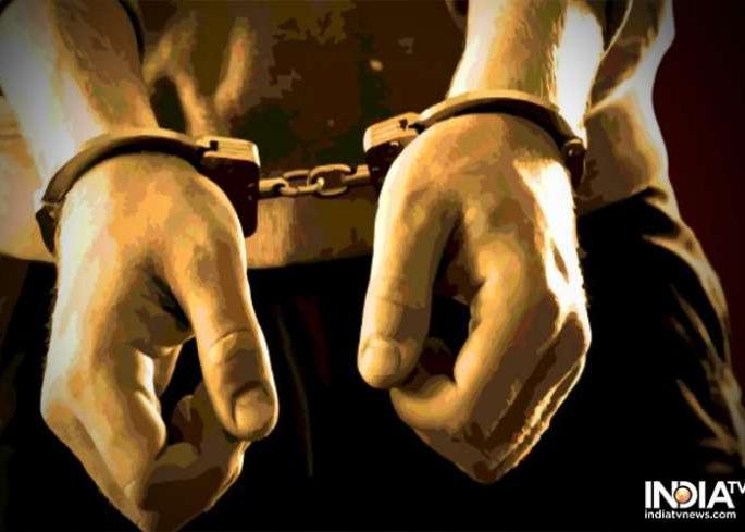 As it was not working, the birth mother got up on the girl's life | काम करत नाही म्हणून जन्मदाताच उठला मुलीच्या जिवावर As it was not working, the birth mother got up on the girl's life | काम करत नाही म्हणून जन्मदाताच उठला मुलीच्या जिवावर