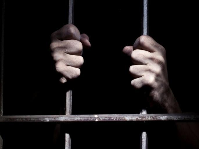 Bumps on the husband of the accused who committed suicide by killing his wife | पत्नीची हत्या करून आत्महत्येचा बनाव करणाऱ्या आरोपी पतीला ठोकल्या बेड्या Bumps on the husband of the accused who committed suicide by killing his wife | पत्नीची हत्या करून आत्महत्येचा बनाव करणाऱ्या आरोपी पतीला ठोकल्या बेड्या