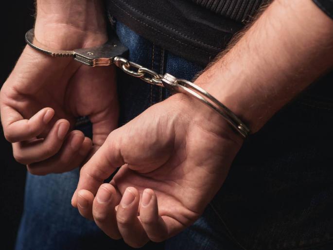 Khar police succeed in exposing a gang that was looting gold ornaments from senior citizens | पैशांच्या आमिषाने वृद्धांची लूट; 'काळे-पवार' टोळीचा पर्दाफाश ! Khar police succeed in exposing a gang that was looting gold ornaments from senior citizens | पैशांच्या आमिषाने वृद्धांची लूट; 'काळे-पवार' टोळीचा पर्दाफाश !