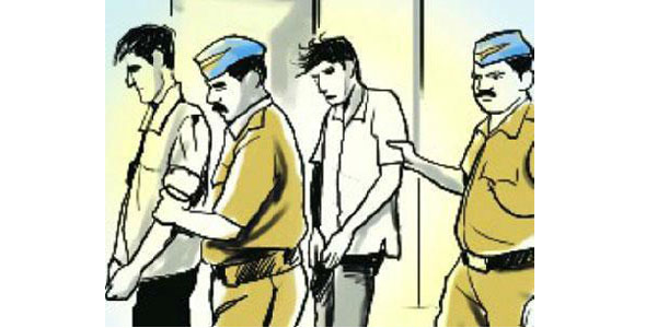 30 Sarait criminals arrested | ३० सराईत गुन्हेगारांची धरपकड