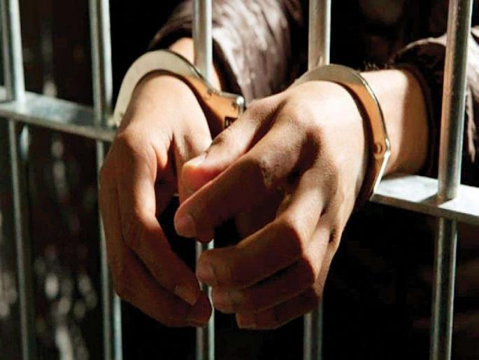 Without information sale of possession shop on Lakshmi Road; Three arrested with criminal | लक्ष्मी रोडवरील दुकानाचा ताबा घेऊन परस्पर विक्री; सराईत गुन्हेगारासह तिघांना अटक Without information sale of possession shop on Lakshmi Road; Three arrested with criminal | लक्ष्मी रोडवरील दुकानाचा ताबा घेऊन परस्पर विक्री; सराईत गुन्हेगारासह तिघांना अटक