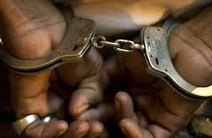 Investors Fraud: Credit Society's President, Manager Arrested by police | गुंतवणूकदारांची फसवणूक : पतसंस्थेचे फरार अध्यक्ष, व्यवस्थापकास अटक Investors Fraud: Credit Society's President, Manager Arrested by police | गुंतवणूकदारांची फसवणूक : पतसंस्थेचे फरार अध्यक्ष, व्यवस्थापकास अटक