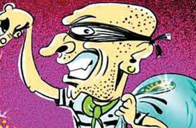 Arrested for robbing train passengers | रेल्वे प्रवाशांना लुटणाऱ्या चोरट्यास अटक