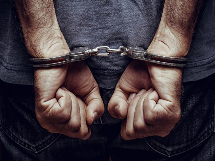 Four arrested including Tadipar gangster in case of possession of arms in Pimpri; Two pistols seized | पिंपरीत शस्त्र बाळगल्या प्रकरणी तडीपार गुंडासह चौघांना अटक; दोन पिस्तूल जप्त Four arrested including Tadipar gangster in case of possession of arms in Pimpri; Two pistols seized | पिंपरीत शस्त्र बाळगल्या प्रकरणी तडीपार गुंडासह चौघांना अटक; दोन पिस्तूल जप्त