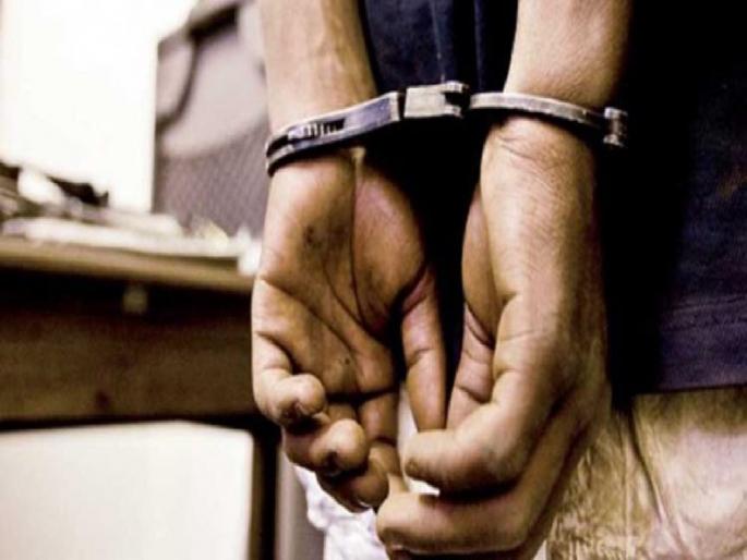 The elderly couple caught the gold chain thief with the help of civilians in pune | वृद्ध दाम्पत्याने सोनसाखळी चोराला दाखवला इंगा; मंगळसूत्र हिसकावून पळणार इतक्यात...