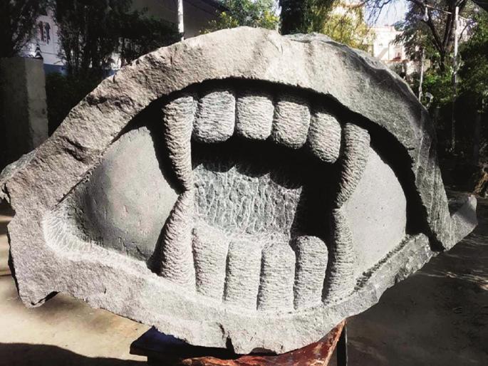 ... and stones started talking! Unique creation of youth from hammer | ...अन् दगड बोलू लागले! छिन्नी हातोड्याच्या घावातून तरुणाईची लक्षवेधी शिल्पांची निर्मिती ... and stones started talking! Unique creation of youth from hammer | ...अन् दगड बोलू लागले! छिन्नी हातोड्याच्या घावातून तरुणाईची लक्षवेधी शिल्पांची निर्मिती