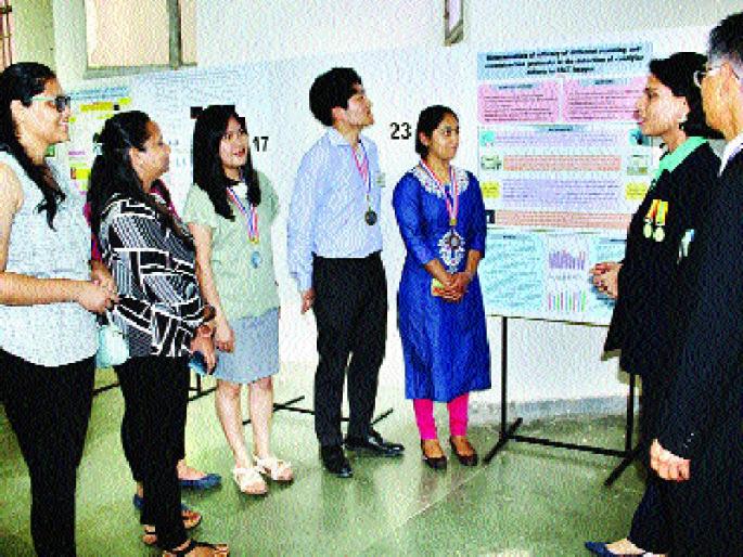 Health problems through posters | पोस्टर्समधून उलगडल्या आरोग्यविषयक समस्या Health problems through posters | पोस्टर्समधून उलगडल्या आरोग्यविषयक समस्या