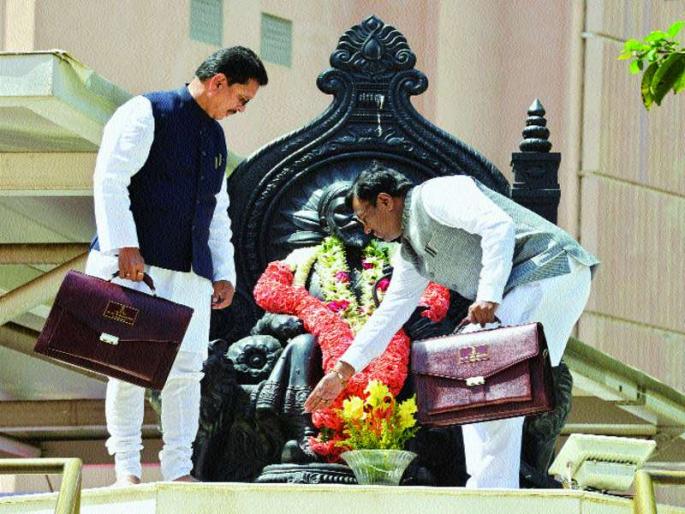 In view of the state's interim budget, | राज्याचा अंतरिम अर्थसंकल्प मांडताना नजर लोकसभेवरच In view of the state's interim budget, | राज्याचा अंतरिम अर्थसंकल्प मांडताना नजर लोकसभेवरच
