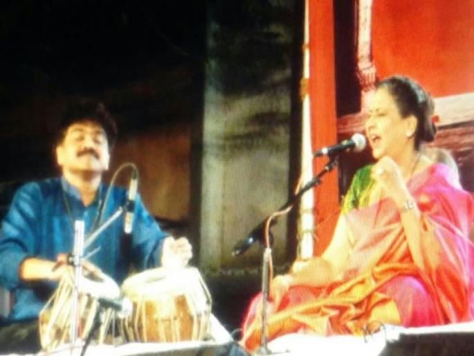 The audience has a unique combination of classical singing and devotional music; The audience mesmerized by Aarti Anklekar-Tikekar's singing | प्रेक्षकांनी अनुभवला शास्त्रीय गायन आणि भक्तीचा संगीताचा अनोखा मिलाफ; आरती अंकलीकर-टिकेकर यांच्या गायनाने प्रेक्षक मंत्रमुग्ध The audience has a unique combination of classical singing and devotional music; The audience mesmerized by Aarti Anklekar-Tikekar's singing | प्रेक्षकांनी अनुभवला शास्त्रीय गायन आणि भक्तीचा संगीताचा अनोखा मिलाफ; आरती अंकलीकर-टिकेकर यांच्या गायनाने प्रेक्षक मंत्रमुग्ध