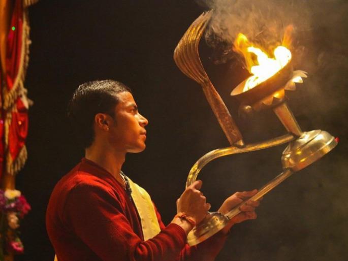 Different types of Aarti to invoke God! | सत्व रज तमात्मक केला 'काकडा'; देवाला साद घालण्यासाठी आरतीचे विविध प्रकार! 