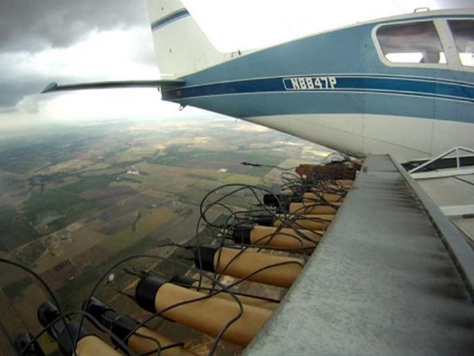 Separate aircraft for artificial rain to Aurangabad | औरंगाबादला कृत्रिम पाऊस पाडण्यासाठी स्वतंत्र विमान