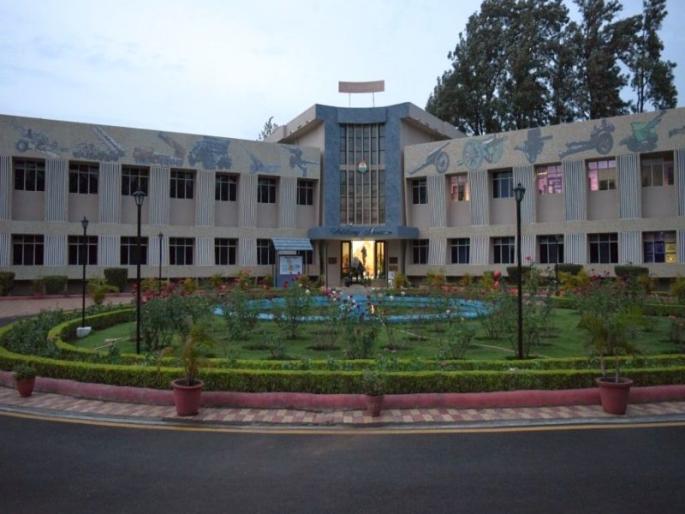 Retired Army personnel from the Devalali artillery center at the trainee residence | सेवानिवृत्त लष्करी कर्मचा-याकडून देवळाली तोफखाना केंद्रात प्रशिक्षणार्थी निवासात चोरी Retired Army personnel from the Devalali artillery center at the trainee residence | सेवानिवृत्त लष्करी कर्मचा-याकडून देवळाली तोफखाना केंद्रात प्रशिक्षणार्थी निवासात चोरी