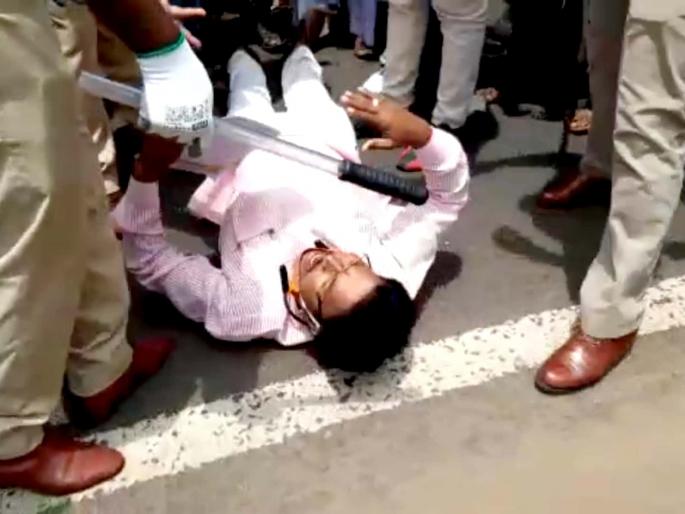 Artists block Pune-Bangalore National Highway | कलाकारांनी रोखला पुणे-बंगळूर राष्ट्रीय महामार्ग