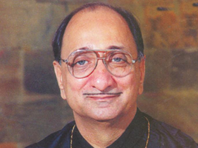 Arun Date's songs that will live forever in the heart of music lovers | 'जगण्यावर शतदा प्रेम' करायला शिकवणाऱ्या अरुण दाते यांची अजरामर गाणी