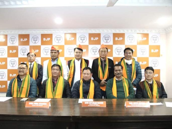 congress setback in arunachal pradesh 4 mla join bjp | अरुणाचल प्रदेशमध्ये काँग्रेसला धक्का! ४ आमदारांचा भाजपा प्रवेश; मुख्यमंत्र्यांनी केले स्वागत congress setback in arunachal pradesh 4 mla join bjp | अरुणाचल प्रदेशमध्ये काँग्रेसला धक्का! ४ आमदारांचा भाजपा प्रवेश; मुख्यमंत्र्यांनी केले स्वागत