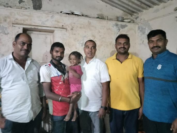 3-year-old Arvind overcomes death after drinking pesticide by mistake; Success to the doctor's efforts | चुकीने कीटकनाशक पिलेल्या ३ वर्षीय अरविंदने केली मृत्यूवर मात; डॉक्टरांच्या प्रयत्नांना यश 3-year-old Arvind overcomes death after drinking pesticide by mistake; Success to the doctor's efforts | चुकीने कीटकनाशक पिलेल्या ३ वर्षीय अरविंदने केली मृत्यूवर मात; डॉक्टरांच्या प्रयत्नांना यश