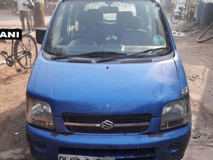 Arvind Kejriwal's stolen car found | अरविंद केजरीवाल यांची चोरी गेलेली कार सापडली, कारमध्ये सापडली तलवार Arvind Kejriwal's stolen car found | अरविंद केजरीवाल यांची चोरी गेलेली कार सापडली, कारमध्ये सापडली तलवार