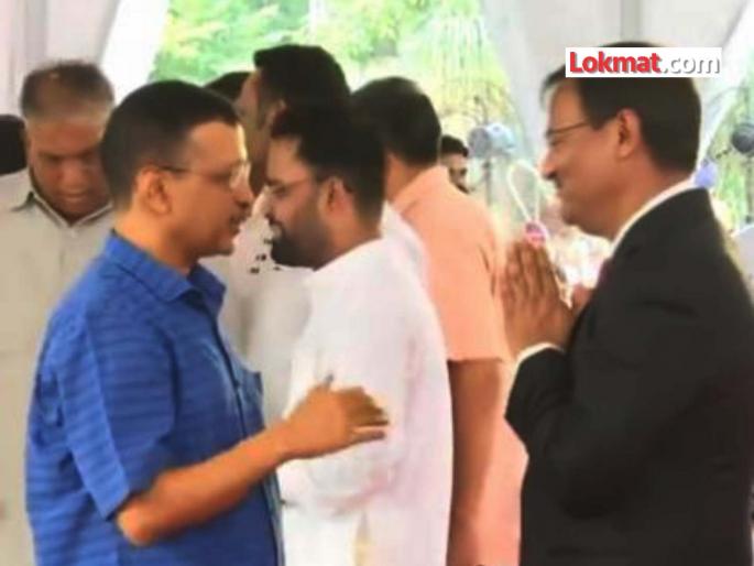 Who is this IAS officer who came for Atishi's swearing-in Who was standing with folded hands while Kejriwal was speaking | आतिशी यांच्या शपथविधीसाठी आलेले हे IAS अधिकारी कोण? जे केजरीवाल बोलत असताना हात जोडून उभे होते Who is this IAS officer who came for Atishi's swearing-in Who was standing with folded hands while Kejriwal was speaking | आतिशी यांच्या शपथविधीसाठी आलेले हे IAS अधिकारी कोण? जे केजरीवाल बोलत असताना हात जोडून उभे होते